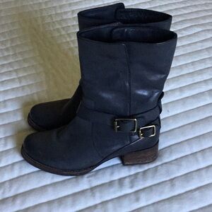 EUC Clark’s gray leather boots